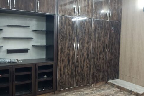 1 kanal house for sale in Model Town EXT